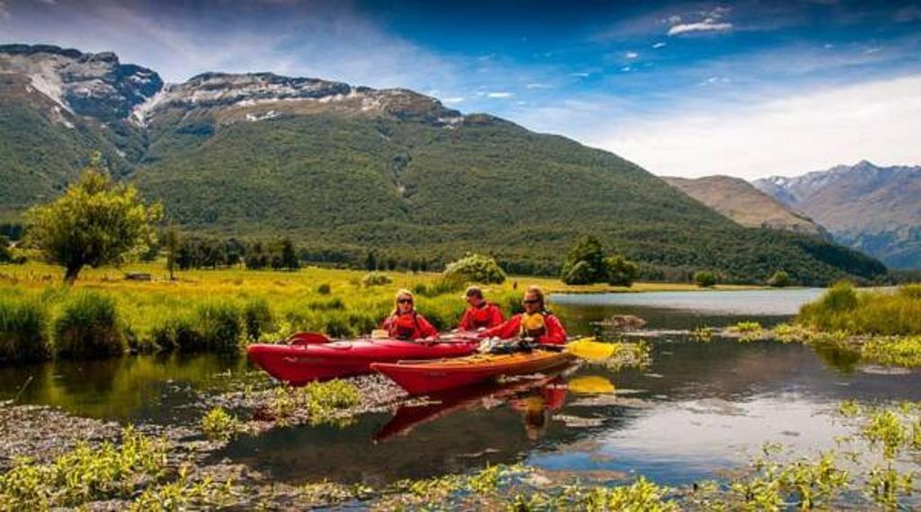 Glenorchy Peaks Bed And Breakfast ภายนอก รูปภาพ