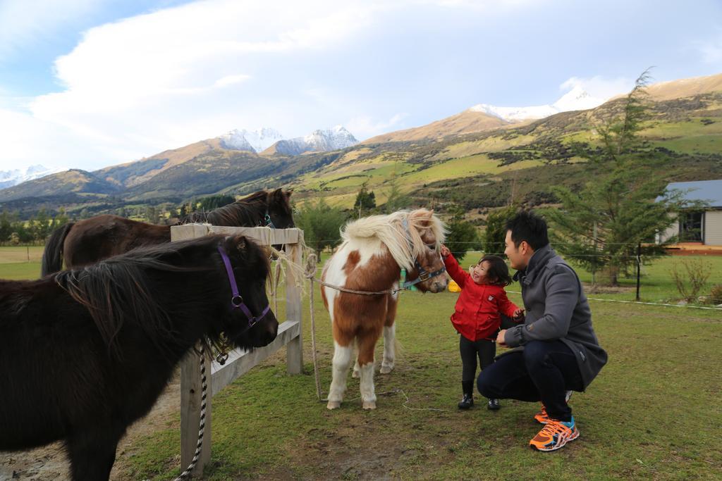 Glenorchy Peaks Bed And Breakfast ภายนอก รูปภาพ