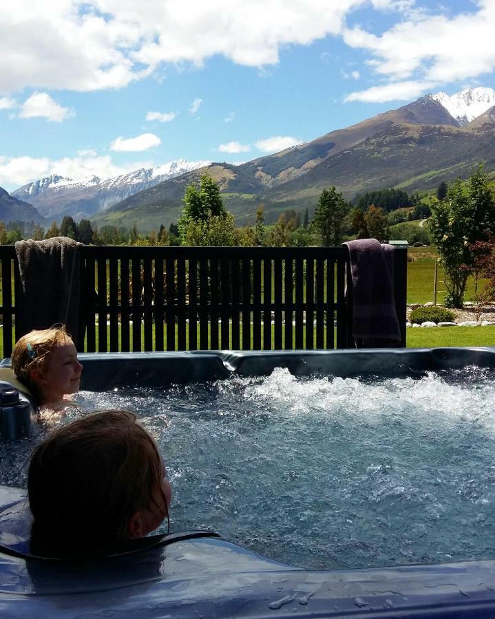 Glenorchy Peaks Bed And Breakfast ภายนอก รูปภาพ