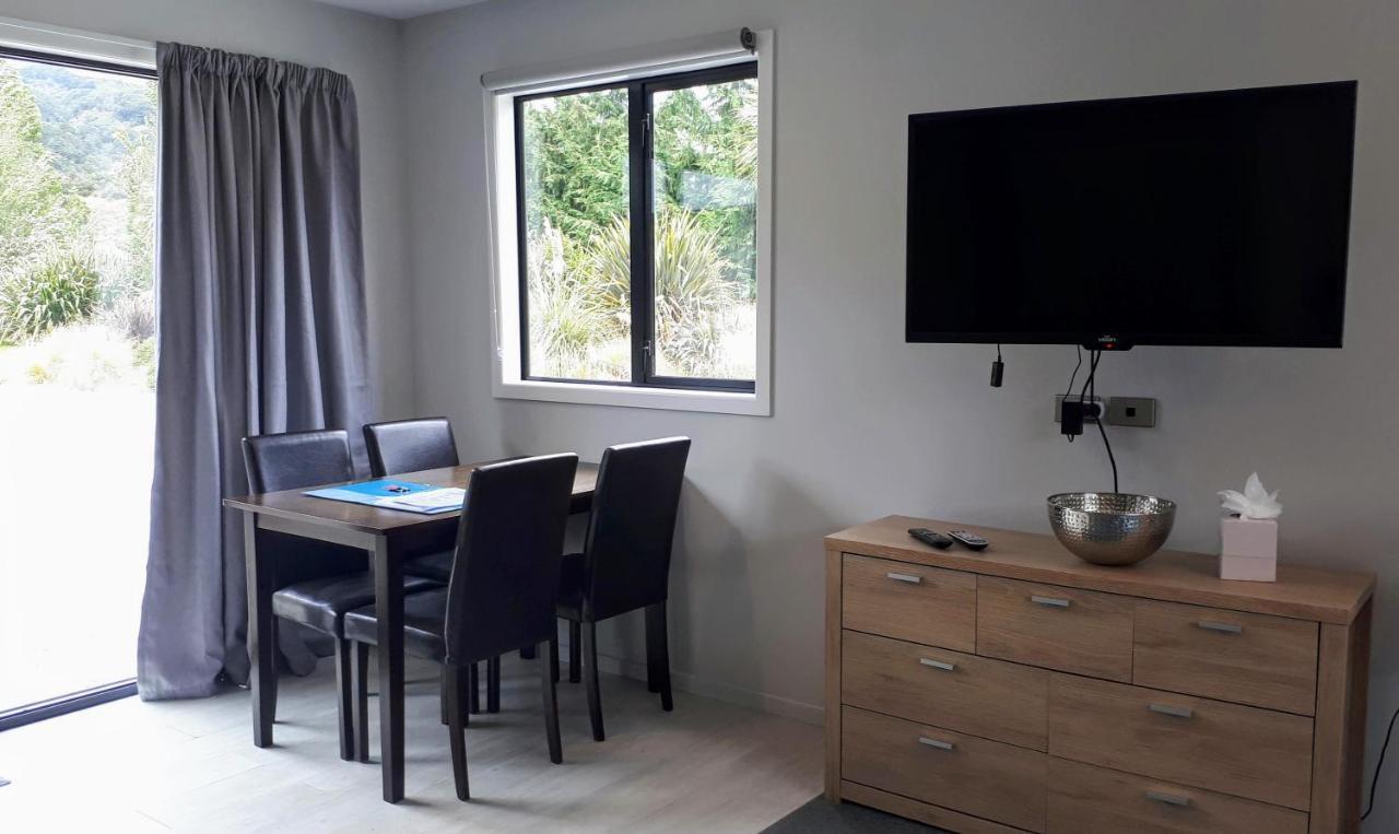 Glenorchy Peaks Bed And Breakfast ภายนอก รูปภาพ