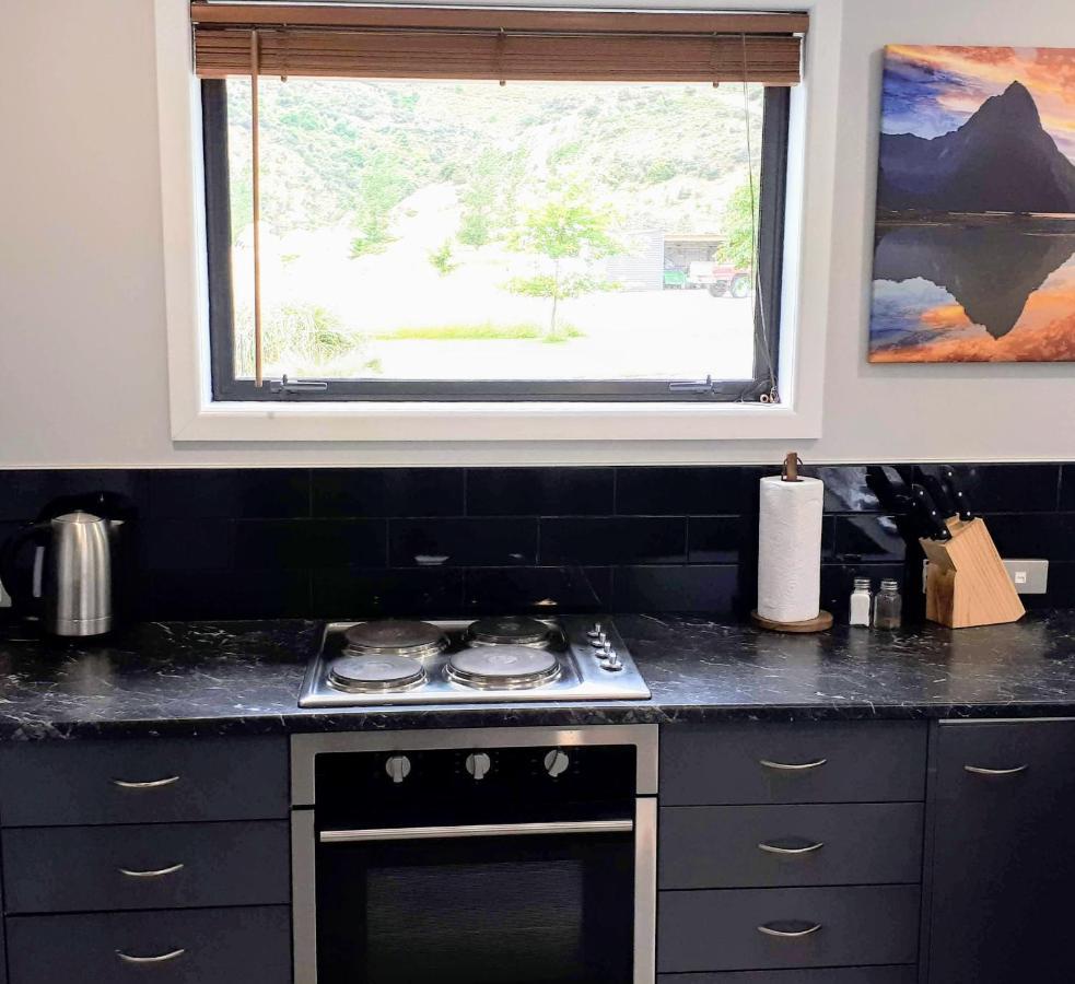 Glenorchy Peaks Bed And Breakfast ภายนอก รูปภาพ
